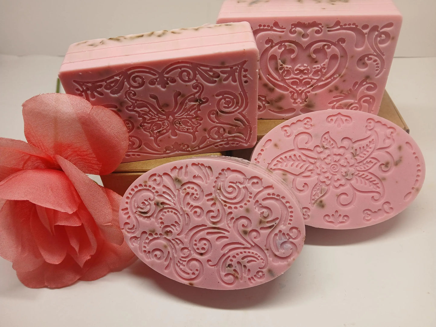 Rose and Vanilla Soap Bar Real Rose Peddals | Natural Handmade Soap | Floral Sweet Skincare | Vegan Bath Bar | Romantic Spa Gift for Her