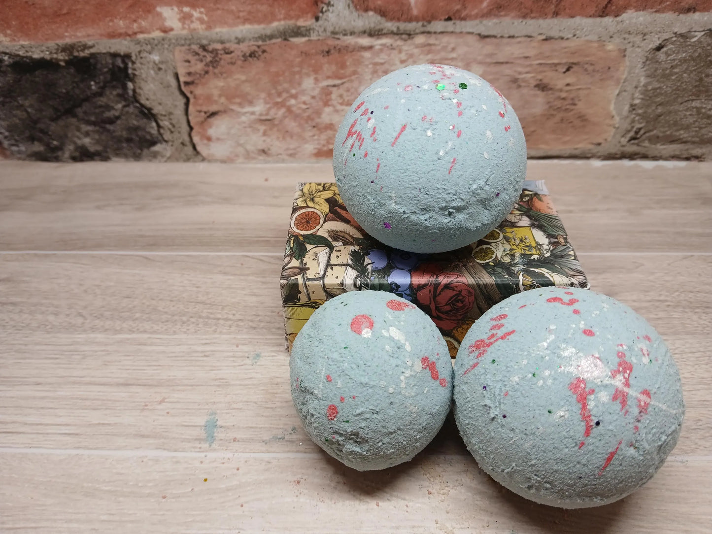 Clary Sage & Bergamot Bath Bomb – Uplifting Aromatherapy Fizzy for Relaxation & Glowing Skin