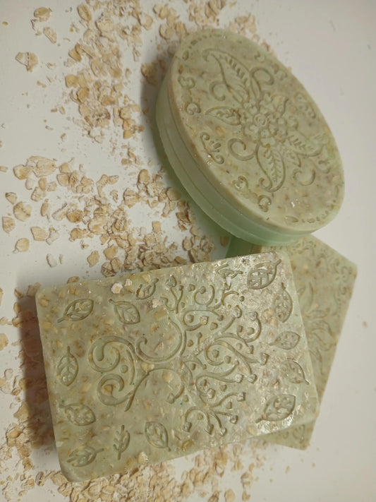 Eucalyptus & Oat Soap Bar | Natural Handmade Soap | Soothing Skincare | Gentle Exfoliating Soap | Vegan Bath Bar | Spa Gift for Her or Him