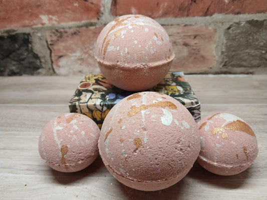 Cedarwood & Tangerine Bath Bomb – Calming Citrus Aromatherapy Fizzy for Stress Relief & Skin Nourishment